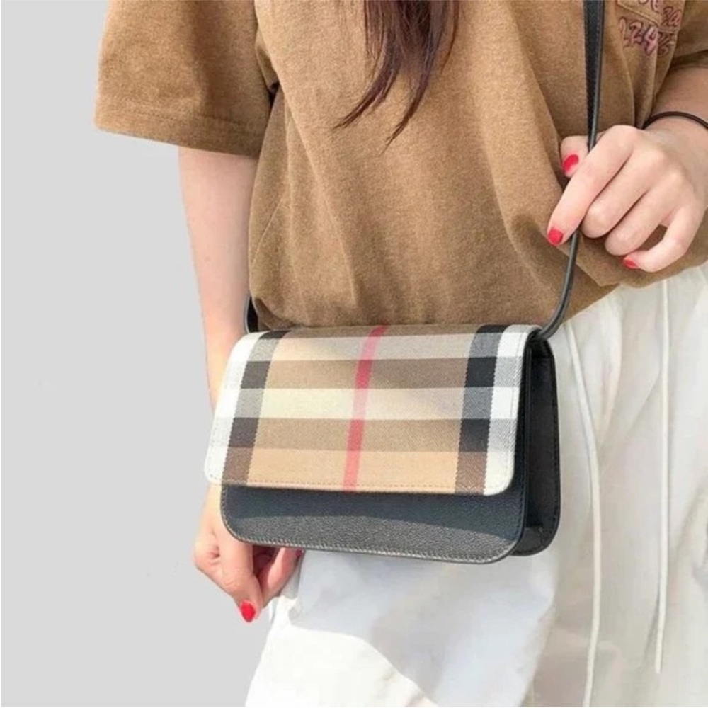 Burberry HOUSE CHECK BLACK CALFSKIN LEATHER MADISON FLAP
CROSSBODY